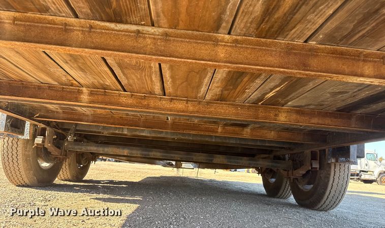 image for item EG1929 2000 Roadrunner flatbed trailer