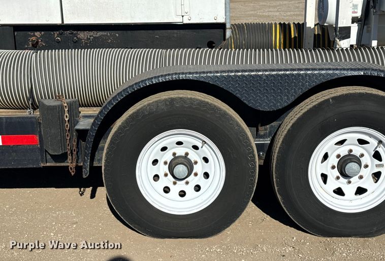 image for item EG1929 2000 Roadrunner flatbed trailer