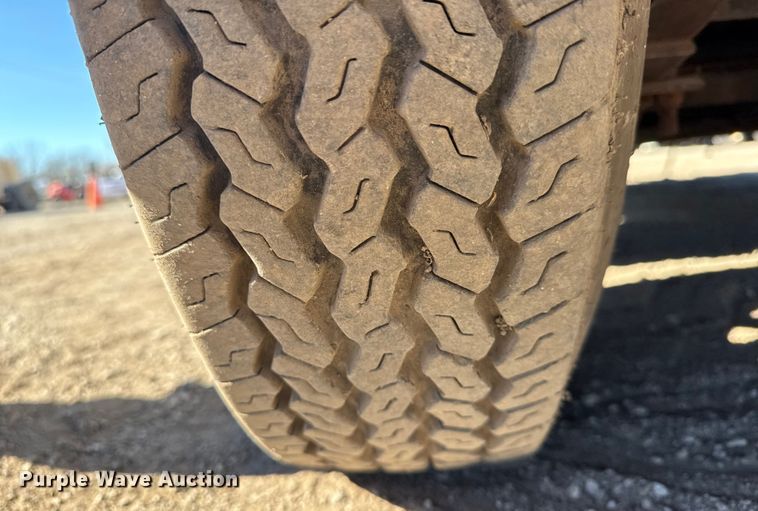 image for item EG1929 2000 Roadrunner flatbed trailer