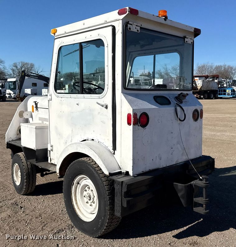 image for item EG1931 1989 Tug Mfg. Corp. MA50-1 aircraft tug