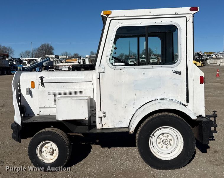 image for item EG1931 1989 Tug Mfg. Corp. MA50-1 aircraft tug