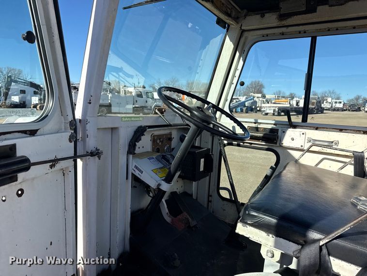 image for item EG1931 1989 Tug Mfg. Corp. MA50-1 aircraft tug