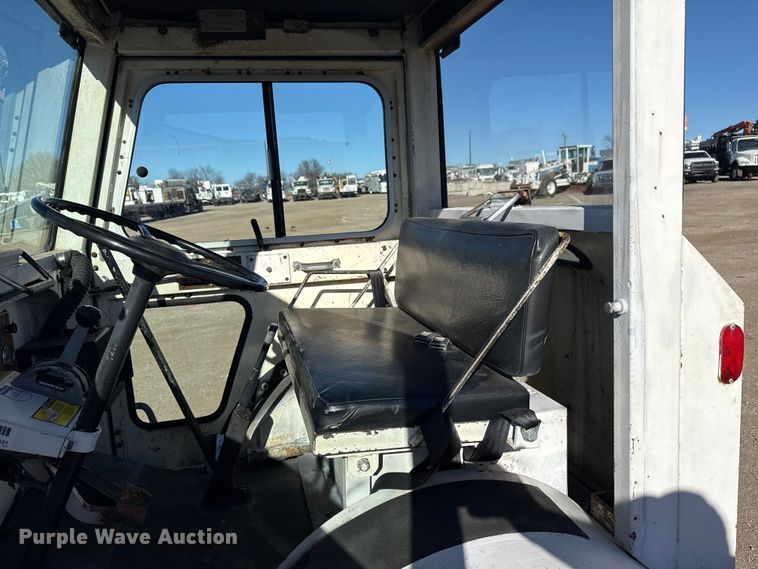 image for item EG1931 1989 Tug Mfg. Corp. MA50-1 aircraft tug