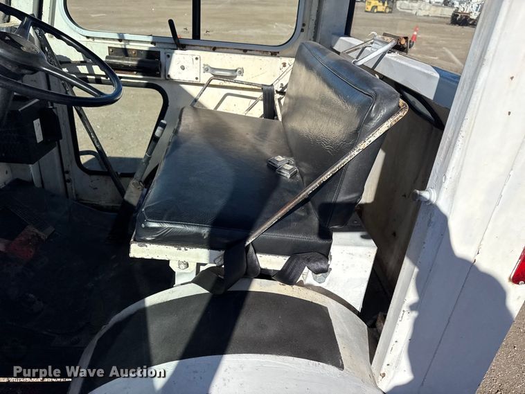 image for item EG1931 1989 Tug Mfg. Corp. MA50-1 aircraft tug