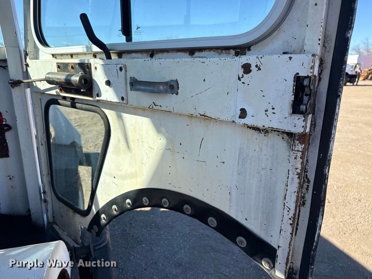 image for item EG1931 1989 Tug Mfg. Corp. MA50-1 aircraft tug