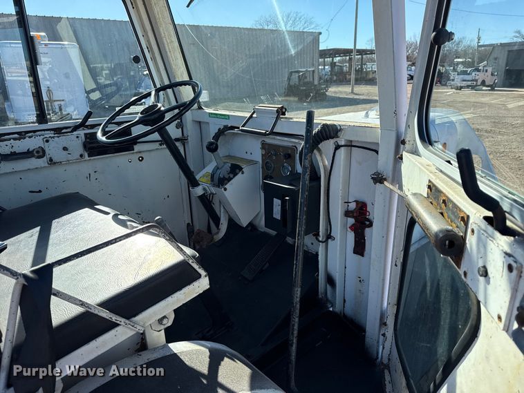 image for item EG1931 1989 Tug Mfg. Corp. MA50-1 aircraft tug