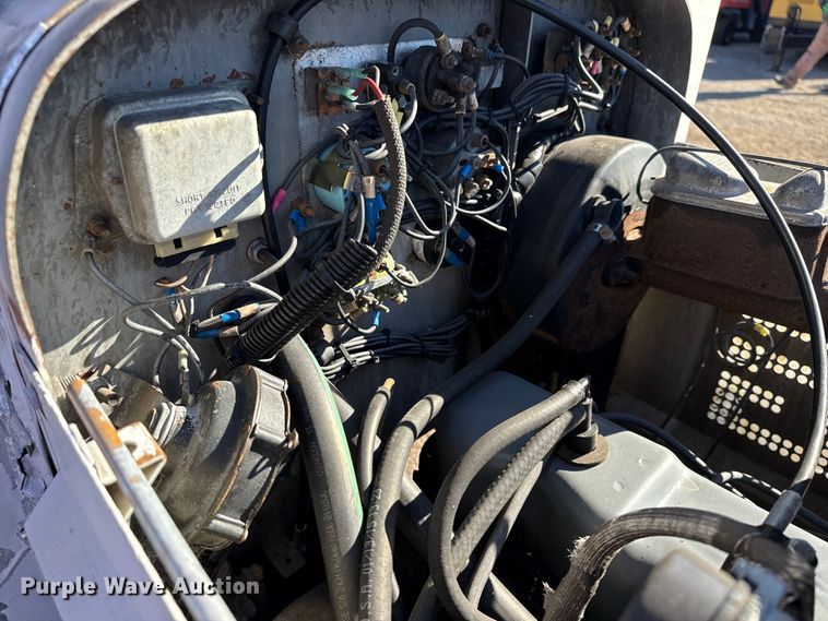 image for item EG1931 1989 Tug Mfg. Corp. MA50-1 aircraft tug