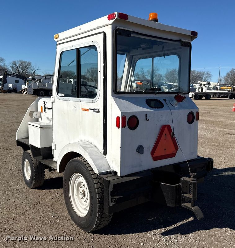 image for item EG1932 1989 Tug Mfg. Corp. MA50-1 aircraft tug