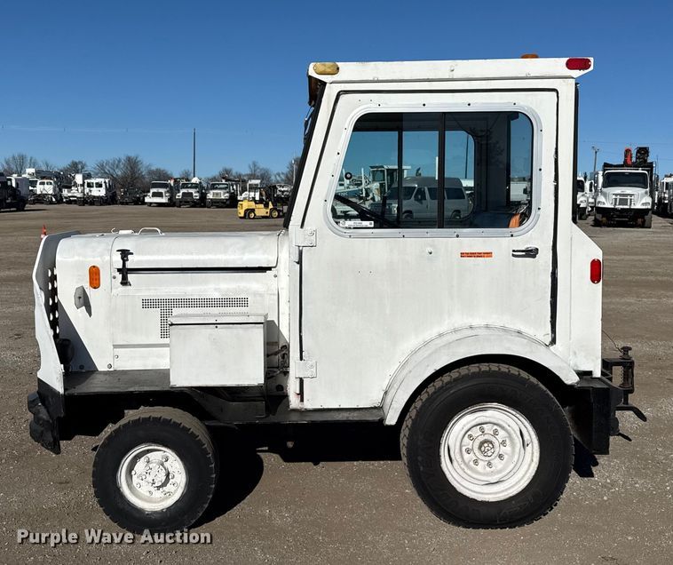 image for item EG1932 1989 Tug Mfg. Corp. MA50-1 aircraft tug