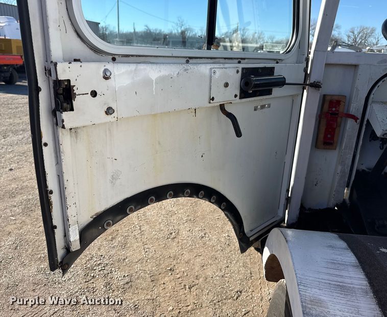 image for item EG1932 1989 Tug Mfg. Corp. MA50-1 aircraft tug