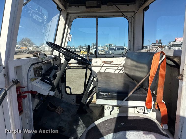 image for item EG1932 1989 Tug Mfg. Corp. MA50-1 aircraft tug