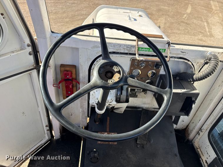 image for item EG1932 1989 Tug Mfg. Corp. MA50-1 aircraft tug