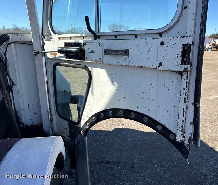 image for item EG1932 1989 Tug Mfg. Corp. MA50-1 aircraft tug