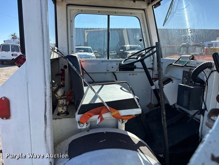 image for item EG1932 1989 Tug Mfg. Corp. MA50-1 aircraft tug