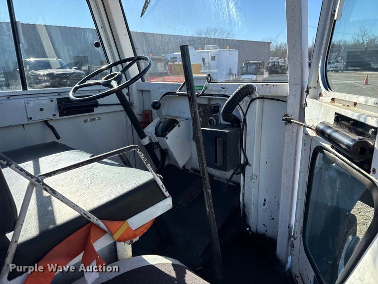 image for item EG1932 1989 Tug Mfg. Corp. MA50-1 aircraft tug