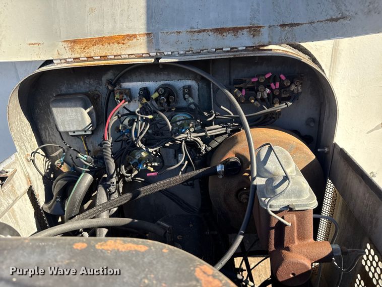 image for item EG1932 1989 Tug Mfg. Corp. MA50-1 aircraft tug