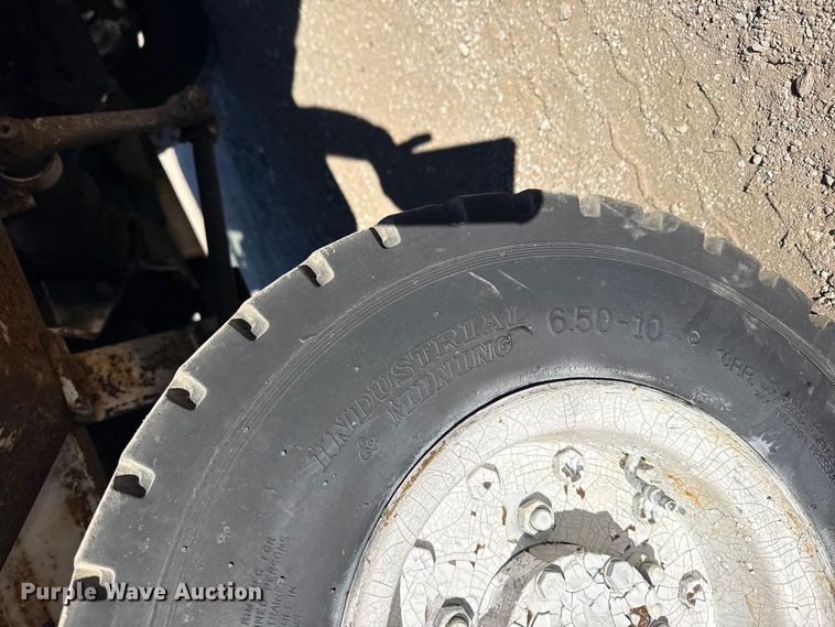 image for item EG1932 1989 Tug Mfg. Corp. MA50-1 aircraft tug