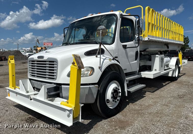 image for item EG5967 2008 Freightliner Business Class M2 scissor lift truck