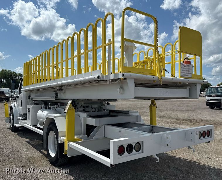 image for item EG5967 2008 Freightliner Business Class M2 scissor lift truck
