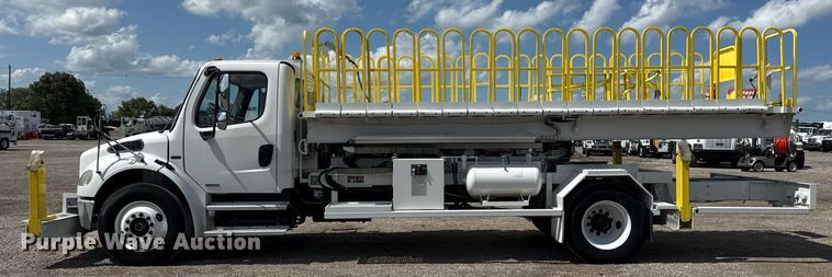 image for item EG5967 2008 Freightliner Business Class M2 scissor lift truck