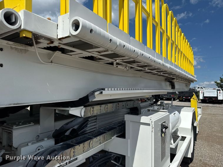 image for item EG5967 2008 Freightliner Business Class M2 scissor lift truck