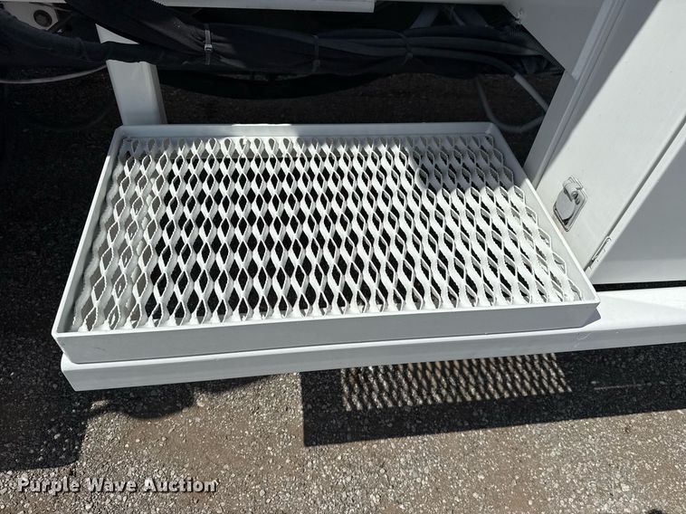 image for item EG5967 2008 Freightliner Business Class M2 scissor lift truck