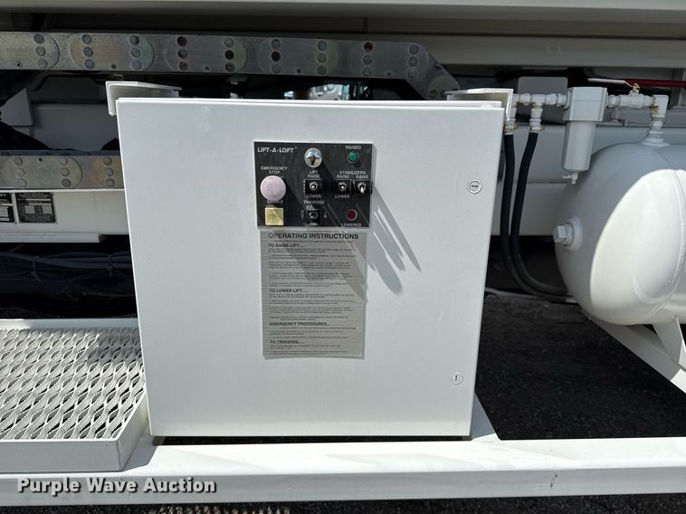 image for item EG5967 2008 Freightliner Business Class M2 scissor lift truck