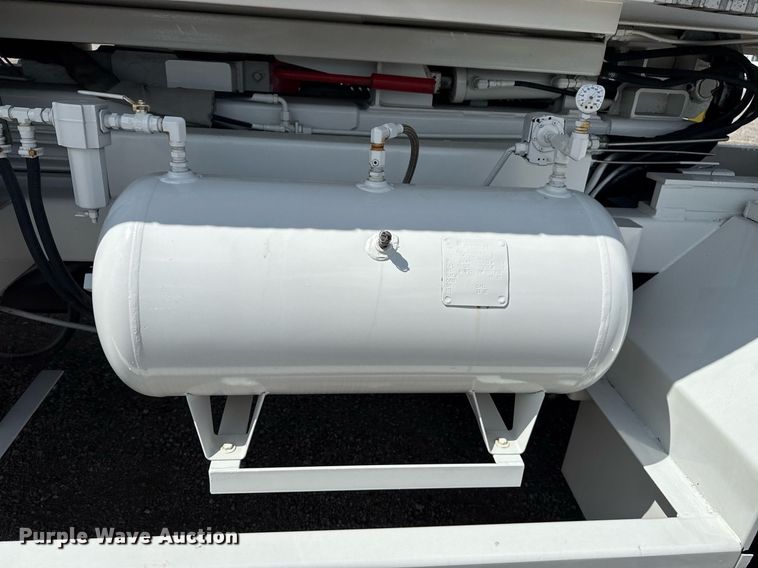 image for item EG5967 2008 Freightliner Business Class M2 scissor lift truck