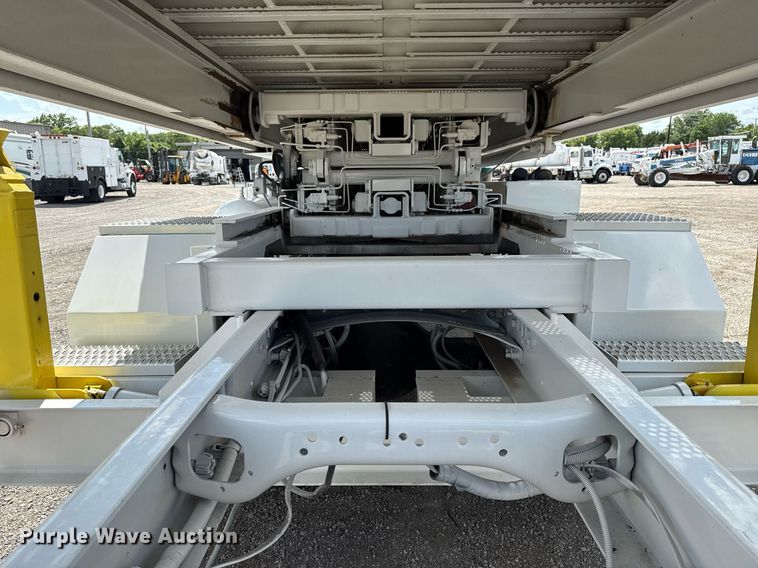 image for item EG5967 2008 Freightliner Business Class M2 scissor lift truck