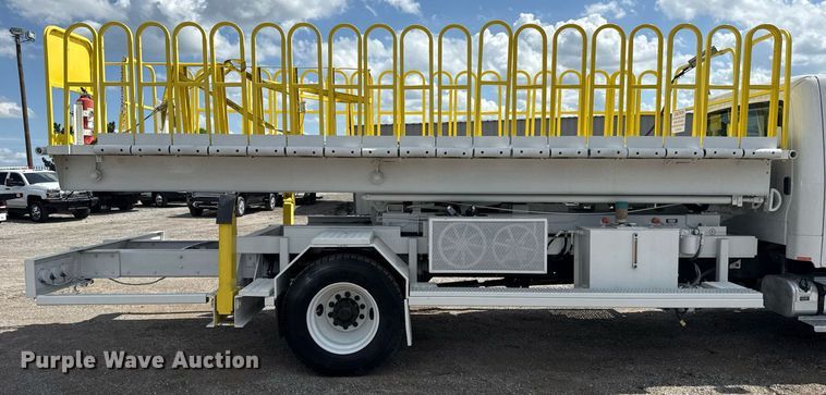 image for item EG5967 2008 Freightliner Business Class M2 scissor lift truck