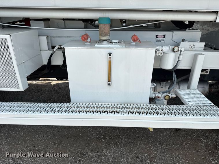 image for item EG5967 2008 Freightliner Business Class M2 scissor lift truck