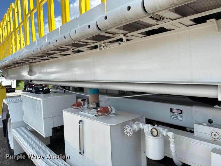 image for item EG5967 2008 Freightliner Business Class M2 scissor lift truck