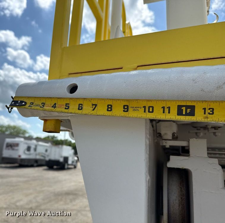 image for item EG5967 2008 Freightliner Business Class M2 scissor lift truck