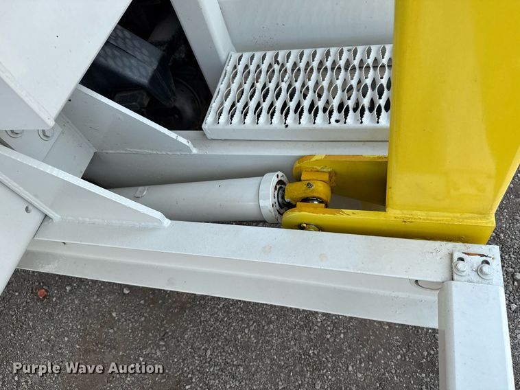 image for item EG5967 2008 Freightliner Business Class M2 scissor lift truck