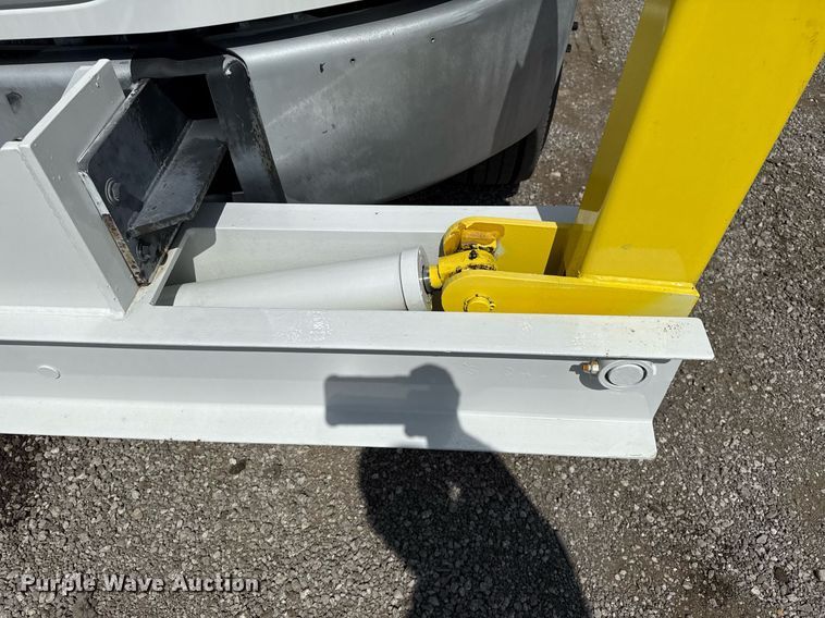 image for item EG5967 2008 Freightliner Business Class M2 scissor lift truck