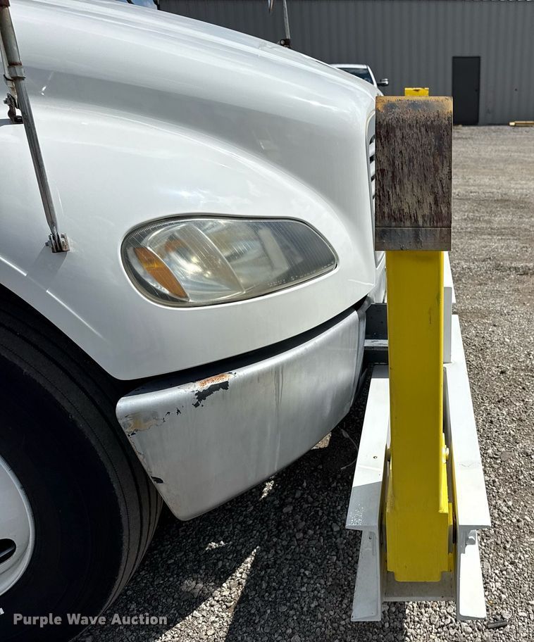 image for item EG5967 2008 Freightliner Business Class M2 scissor lift truck