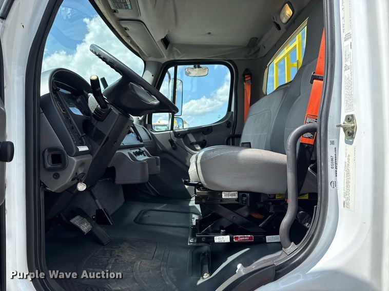 image for item EG5967 2008 Freightliner Business Class M2 scissor lift truck