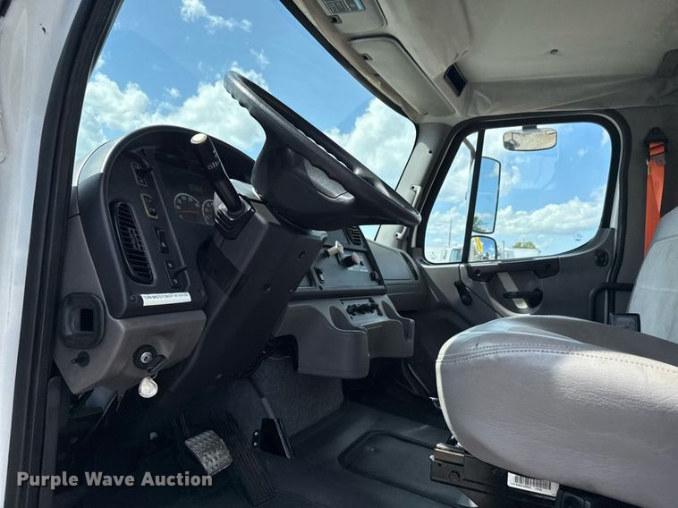 image for item EG5967 2008 Freightliner Business Class M2 scissor lift truck