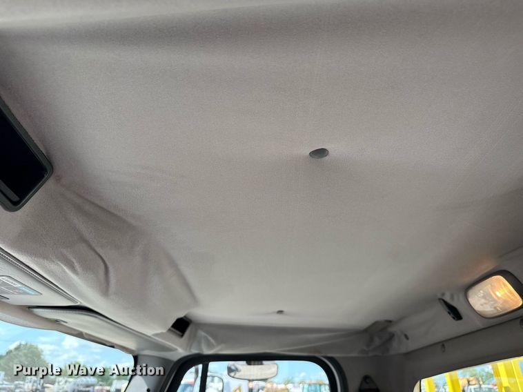 image for item EG5967 2008 Freightliner Business Class M2 scissor lift truck