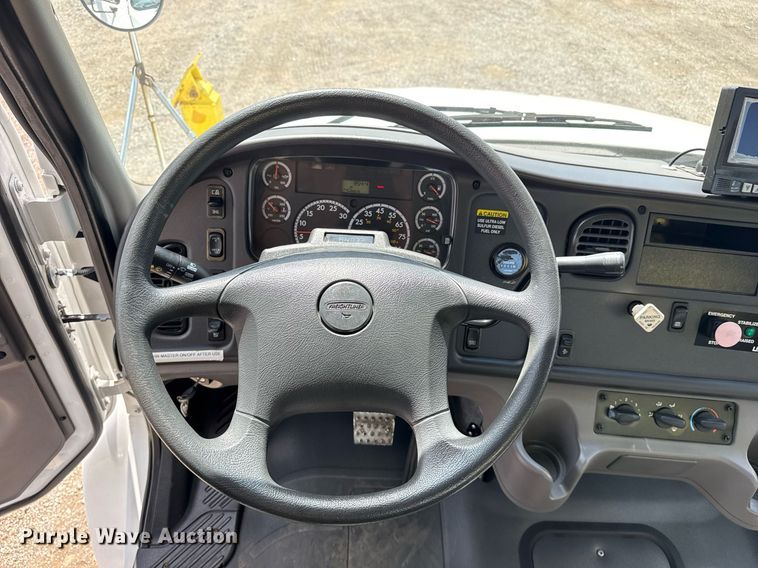 image for item EG5967 2008 Freightliner Business Class M2 scissor lift truck