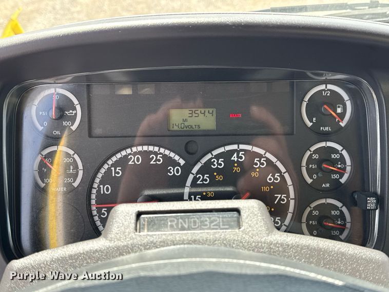 image for item EG5967 2008 Freightliner Business Class M2 scissor lift truck