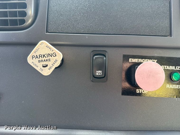 image for item EG5967 2008 Freightliner Business Class M2 scissor lift truck