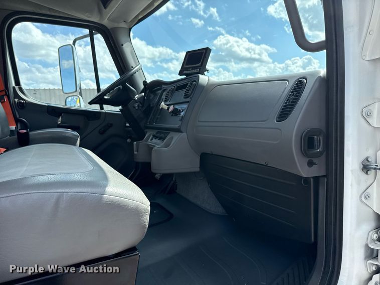 image for item EG5967 2008 Freightliner Business Class M2 scissor lift truck