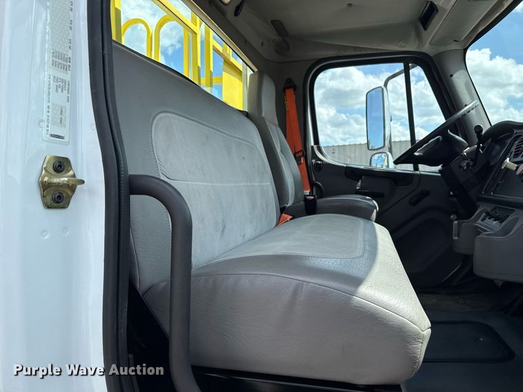 image for item EG5967 2008 Freightliner Business Class M2 scissor lift truck