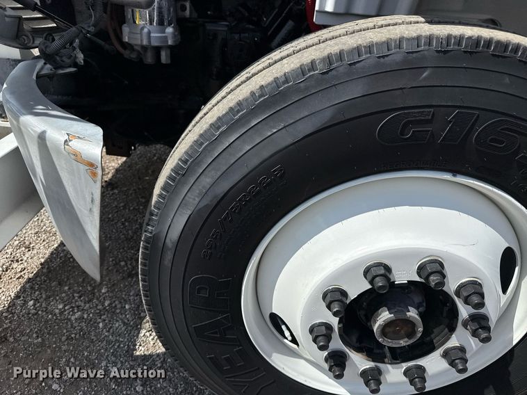 image for item EG5967 2008 Freightliner Business Class M2 scissor lift truck