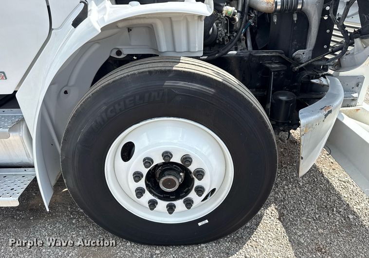 image for item EG5967 2008 Freightliner Business Class M2 scissor lift truck