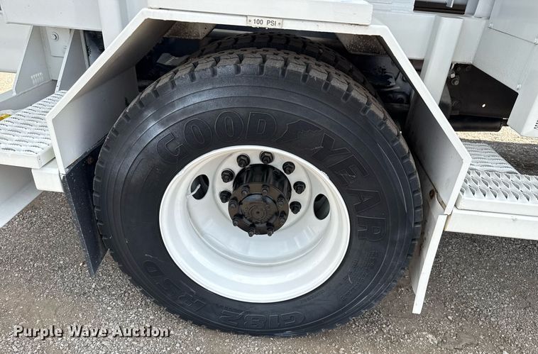 image for item EG5967 2008 Freightliner Business Class M2 scissor lift truck