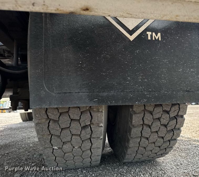 image for item EG5967 2008 Freightliner Business Class M2 scissor lift truck