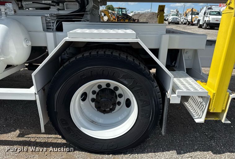 image for item EG5967 2008 Freightliner Business Class M2 scissor lift truck