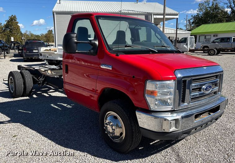 image for item EJ7679 2018 Ford E450 Super Duty van cab and chassis